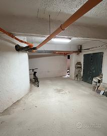 Posto auto doppio coperto in garage - via Corsica