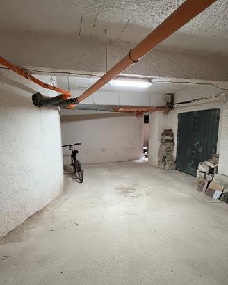 Posto Moto e Auto Medio/Piccole in Garage Privato
