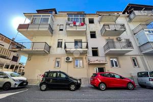 4 LOCALI A FALERNA