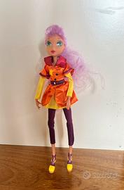 Bambola Regal academy