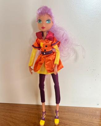 Bambola Regal academy