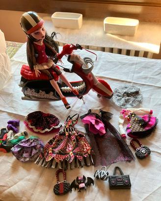 Monster high -Dracularia + accessori e vestiti