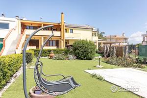 Spazioso quadrilocale vista mare con giardino escl