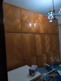 GRANDE ARMADIO IN LEGNO CON SOPRALZO