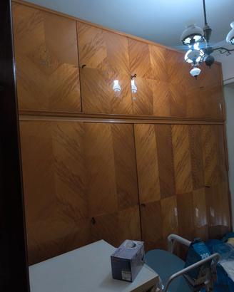 GRANDE ARMADIO IN LEGNO CON SOPRALZO
