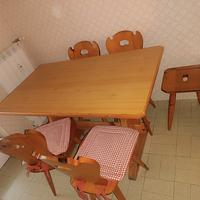 tavolo e 4 sedie in legno 