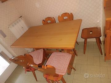 tavolo e 4 sedie in legno 