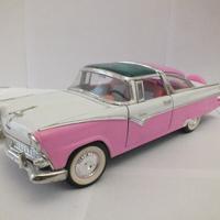Ford Fairlane 1/18