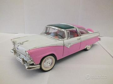 Ford Fairlane 1/18
