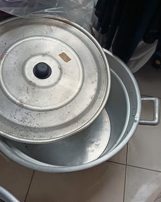 Set completo per fare le conserve di pomodoro.