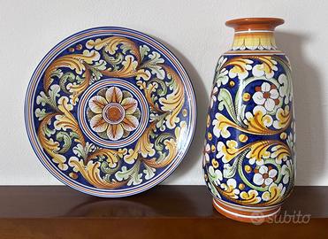 Vaso e piatto in ceramica di Caltagirone