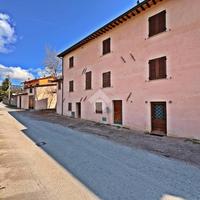 CASA SEMINDIPENDENTE A GUALDO TADINO