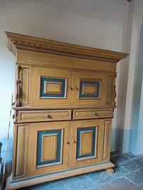 Credenza in legno laccato XIX