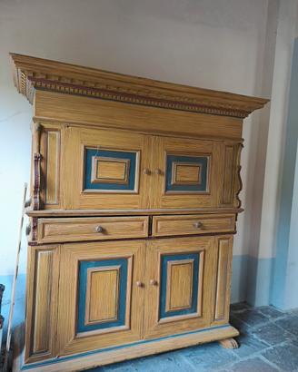 Credenza in legno laccato XIX