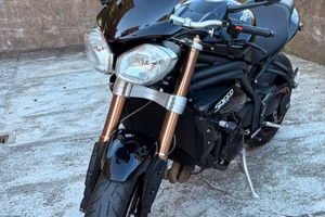 Triumph speed triple 1050