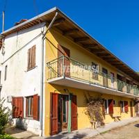 BRUSASCO CASA CON TRAVATA E TERRENO