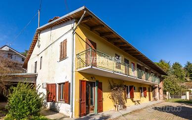 BRUSASCO CASA CON TRAVATA E TERRENO