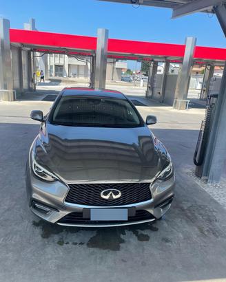 Infiniti Q30 2016
