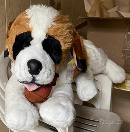 Cane peluche San Bernardo con borraccia.