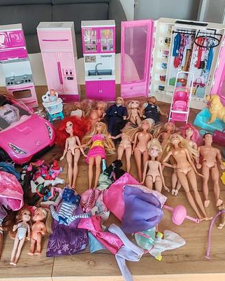 Barbie con vestiti + armadio 