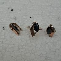 orecchini ed anello in oro