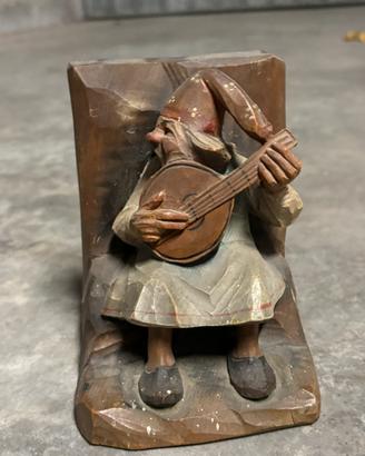 Scultura vintage di gnomo musicista