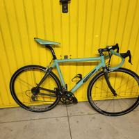 Bianchi freccia celeste