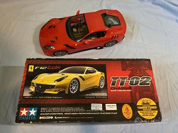 Modello radiocomandato Ferrari F12TdF scala 1:10