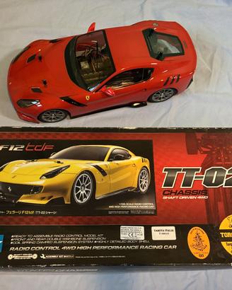 Modello radiocomandato Ferrari F12TdF scala 1:10