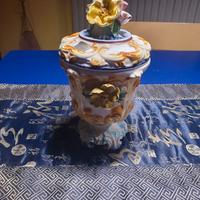 Soprammobile in ceramica d'arte