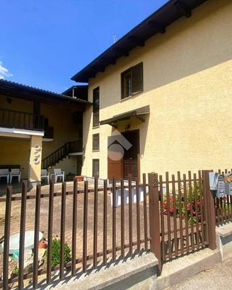 CASA DI CORTE A PRAROSTINO