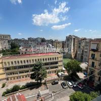 QUADRILOCALE LUMINOSO