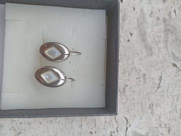 Orecchini in argento e madreperla
