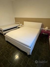 Letto matrimoniale in tessuto IKEA