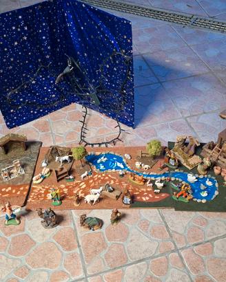 Presepe fatto artigianale con cassette e personagg