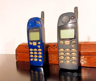 2 Telefoni Nokia 5110 Vintage con Caricabatterie