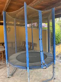 trampolino elastico da giardino dotato di rete di
