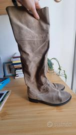 Stivali alti in pelle scamosciata