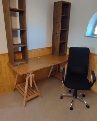 Scrivania e sedia studio ufficio