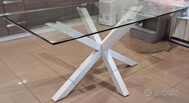 Tavolo moderno in vetro da pranzo nuovo