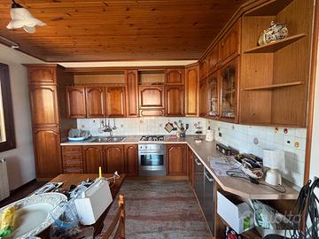 Cucina ad angolo in legno