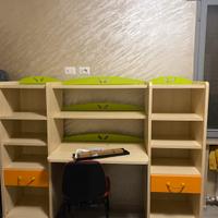 Scrivania con libreria