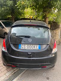 Lancia ypsilon ibrida 2024