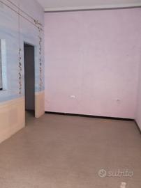 Zona centro: piccolo negozio già disponibile