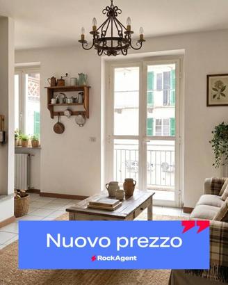 STABILE INDIPENDENTE CON PANORAMI SULLE COLLINE