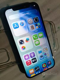 iPhone 12 con la batteria 100%