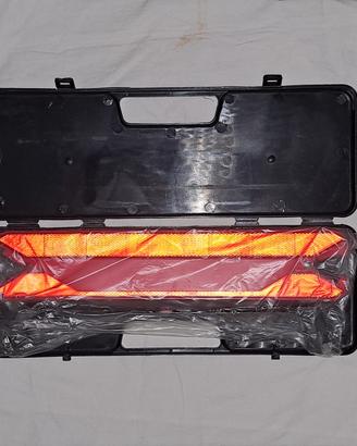 Triangolo dl emergenza auto