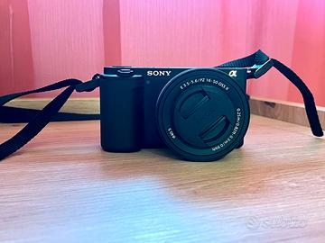 Sony ZV-E10 + 16-50mm praticamente nuova