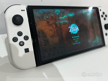Nintendo Switch OLED bianca