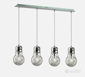 Lampadario a sospensione a barra con 4 luci.